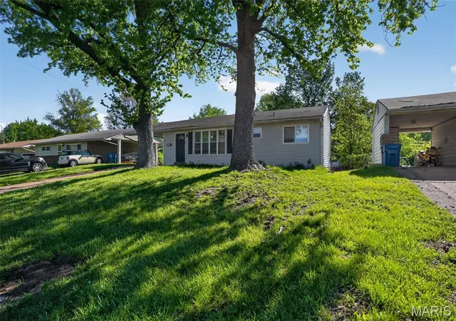 Photo 4 of Sale Pending at 10028 Dellridge Ln, Saint Louis, MO 63136 | MLS# MIS26023140 | Listing updated on 2026-10-15