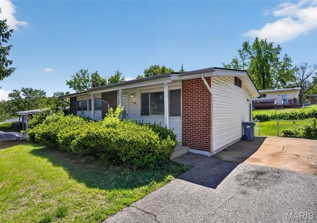 Photo 4 of Single family home for sale at 1736 Keelen Dr, Saint Louis, MO 63136 | MLS# MIS26023413 | Listing updated on 2026-09-22
