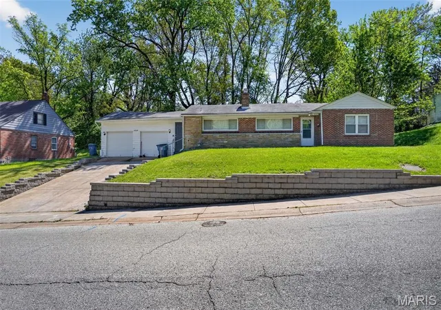 Single family home for sale at 4334 Nelson Dr, Saint Louis, MO 63121 | MLS# MIS26023437