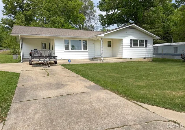 Photo 1 of Single family home for sale at 130 Hunt St, Dexter, MO 63841 | MLS# MIS26023813 | Listing updated on 2026-09-11