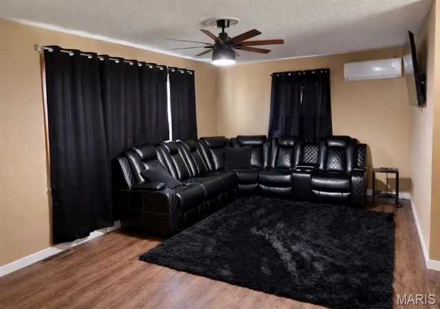 Photo 3 of Single family home for sale at 130 Hunt St, Dexter, MO 63841 | MLS# MIS26023813 | Listing updated on 2026-09-11