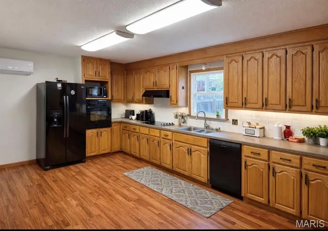 Photo 3 of Single family home for sale at 130 Hunt St, Dexter, MO 63841 | MLS# MIS26023813 | Listing updated on 2026-09-11