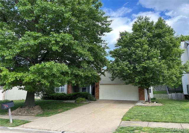 Photo 2 of Sale Pending at 10 President Dr, O'fallon, MO 63368 | MLS# MIS26023944 | Listing updated on 2026-10-01