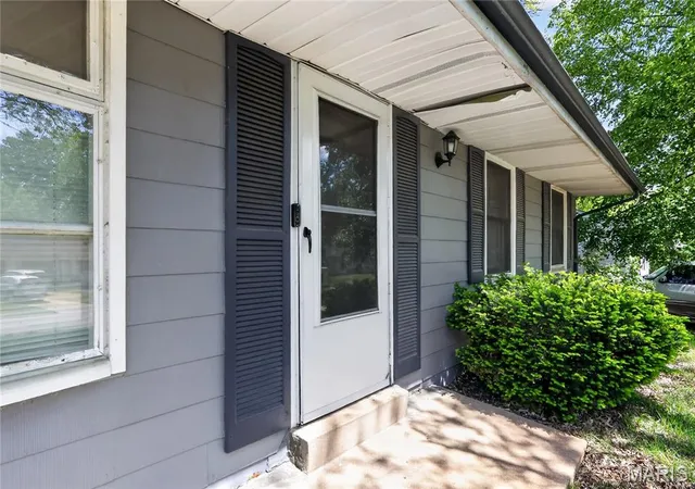 Photo 1 of Single family home for sale at 1927 Hudson Rd, Saint Louis, MO 63136 | MLS# MIS26023965 | Listing updated on 2026-09-22