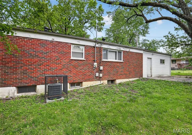 Photo 3 of Sale Pending at 10535 Trask Dr, Saint Louis, MO 63136 | MLS# MIS26024584 | Listing updated on 2026-09-22