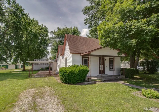 Photo 1 of Sale Pending at 334 E Malone St, Palmyra, IL 62674 | MLS# MIS26024626 | Listing updated on 2026-09-11