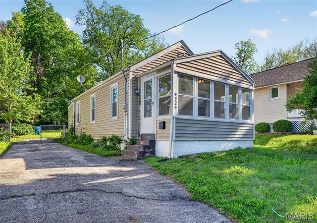 Photo 1 of Single family home for sale at 9229 Arline Ave, Saint Louis, MO 63114 | MLS# MIS26024651 | Listing updated on 2026-09-11