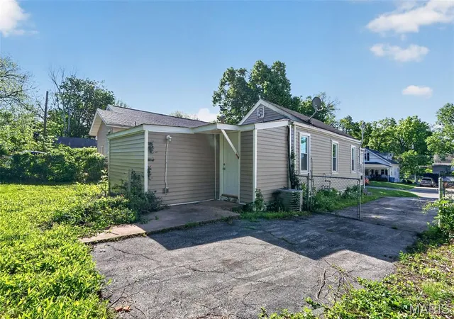 Photo 3 of Single family home for sale at 9229 Arline Ave, Saint Louis, MO 63114 | MLS# MIS26024651 | Listing updated on 2026-09-11