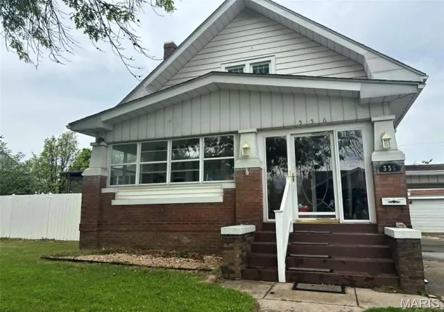 Photo 1 of Single family home for sale at 556 Whitelaw Ave, Wood River, IL 62095 | MLS# MIS26025108 | Listing updated on 2026-09-11