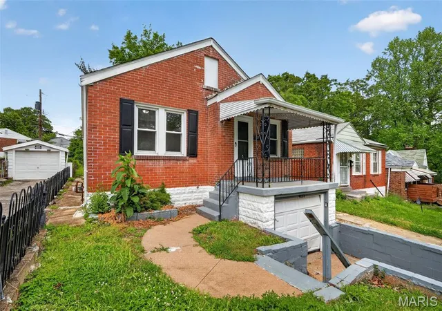 Photo 3 of Single family home for sale at 4115 Begg Blvd, Saint Louis, MO 63121 | MLS# MIS26025148 | Listing updated on 2026-09-23