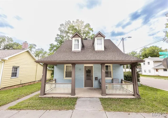 Photo 1 of Single family home for sale at 223 N Jefferson St, Mascoutah, IL 62258 | MLS# MIS26025565 | Listing updated on 2026-09-10