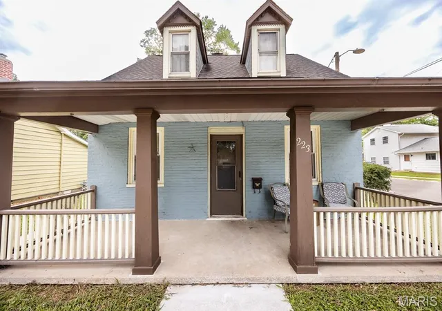 Photo 2 of Single family home for sale at 223 N Jefferson St, Mascoutah, IL 62258 | MLS# MIS26025565 | Listing updated on 2026-09-10