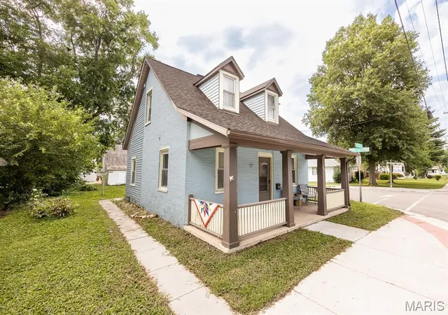 Photo 3 of Single family home for sale at 223 N Jefferson St, Mascoutah, IL 62258 | MLS# MIS26025565 | Listing updated on 2026-09-10