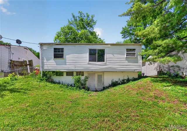 Photo 1 of Single family home for sale at 10076 Royal Dr, St Louis, MO 63136 | MLS# MIS26026167 | Listing updated on 2026-09-23
