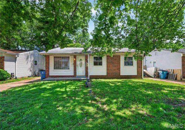 Photo 3 of Single family home for sale at 10076 Royal Dr, St Louis, MO 63136 | MLS# MIS26026167 | Listing updated on 2026-09-23