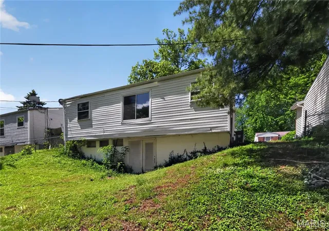 Photo 4 of Single family home for sale at 10076 Royal Dr, St Louis, MO 63136 | MLS# MIS26026167 | Listing updated on 2026-09-23