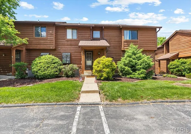 Photo 2 of Sale Pending at 228 Cedar Grove Dr #D, St Charles, MO 63304 | MLS# MIS26026182 | Listing updated on 2026-09-11