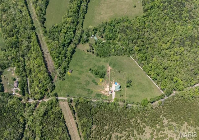 Photo 4 of Single family home for sale at 12213 Younker Rd, Potosi, MO 63664 | MLS# MIS26026281 | Listing updated on 2026-10-07
