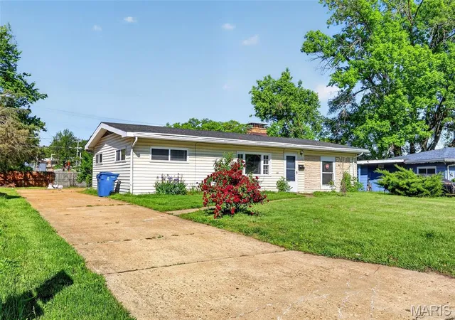 Photo 1 of Single family home for sale at 1113 Haley Ave, Saint Louis, MO 63121 | MLS# MIS26026290 | Listing updated on 2026-09-30