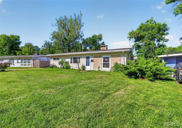 Photo 3 of Single family home for sale at 1113 Haley Ave, Saint Louis, MO 63121 | MLS# MIS26026290 | Listing updated on 2026-09-30