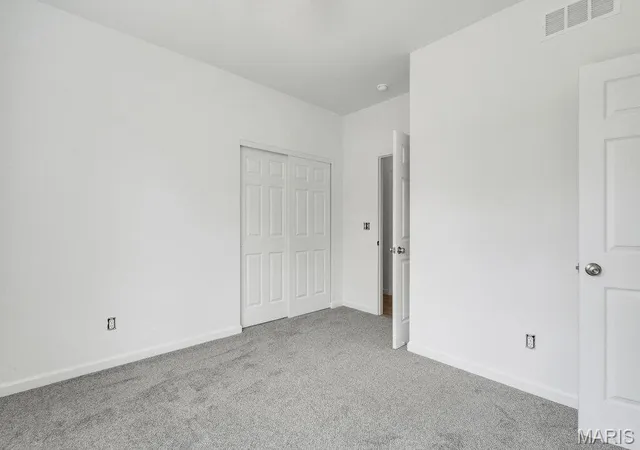Photo 4 of Sale Pending at 405 N 2Nd St, New Florence, MO 63363 | MLS# MIS26026316 | Listing updated on 2026-10-15