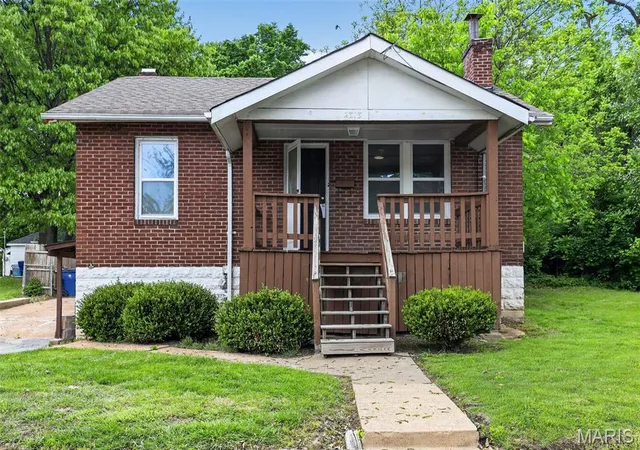 Photo 1 of Sale Pending at 2313 Elco Ave, Saint Louis, MO 63114 | MLS# MIS26026538 | Listing updated on 2026-10-27