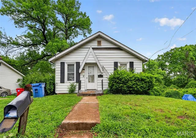 Photo 1 of Single family home for sale at 707 Ruggles Rd, Saint Louis, MO 63135 | MLS# MIS26026829 | Listing updated on 2026-09-11