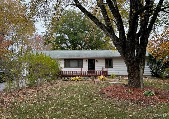 Photo 1 of Single family home for sale at 10198 S Old Route 66, Litchfield, IL 62056 | MLS# MIS26027079 | Listing updated on 2026-09-12