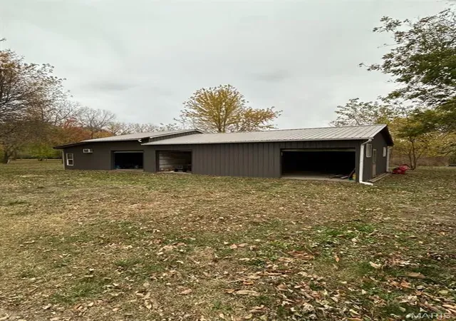 Photo 2 of Single family home for sale at 10198 S Old Route 66, Litchfield, IL 62056 | MLS# MIS26027079 | Listing updated on 2026-09-12