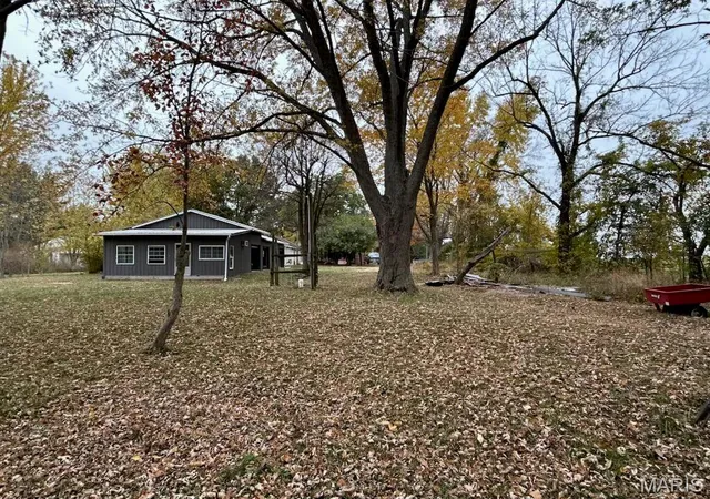 Photo 3 of Single family home for sale at 10198 S Old Route 66, Litchfield, IL 62056 | MLS# MIS26027079 | Listing updated on 2026-09-12
