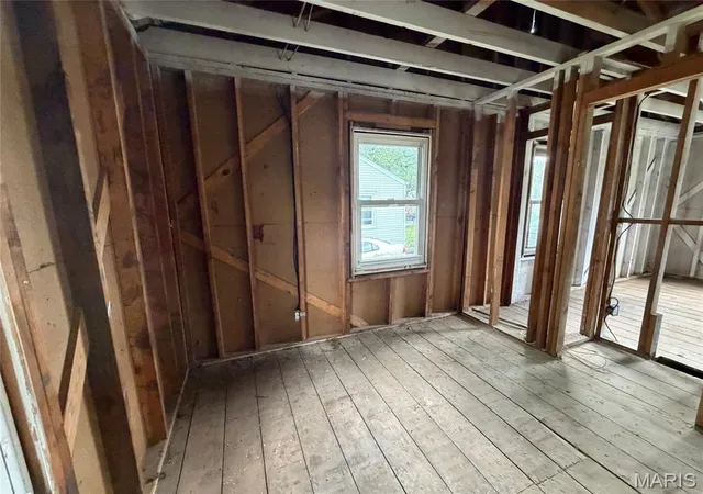 Photo 4 of Sale Pending at 1235 Saint Florence Dr, Florissant, MO 63031 | MLS# MIS26027087 | Listing updated on 2026-09-11