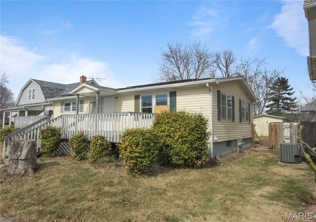 Photo 2 of Single family home for sale at 209 W 2nd South St, Mount Olive, IL 62069 | MLS# MIS26027275 | Listing updated on 2026-09-10