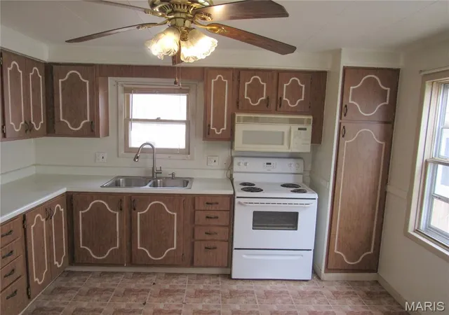 Photo 3 of Sale Pending at 209 W 2Nd South St, Mount Olive, IL 62069 | MLS# MIS26027275 | Listing updated on 2026-10-15