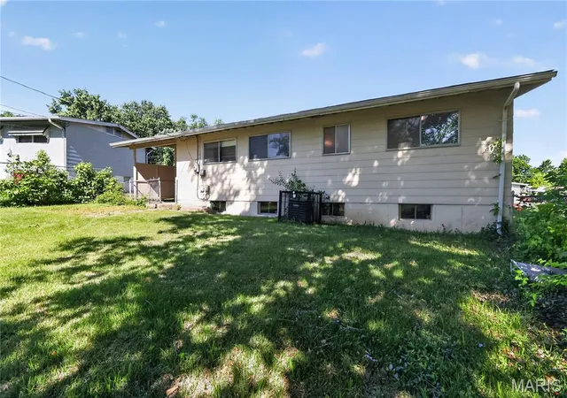 Photo 3 of Single family home for sale at 10336 Deem Dr, St Louis, MO 63136 | MLS# MIS26027422 | Listing updated on 2026-09-23