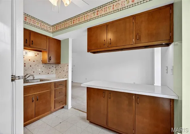 Listing Photo 4 - Condo for sale in building located at 808 Dumont Pl, St. Louis, MO 63125 - Unit #E