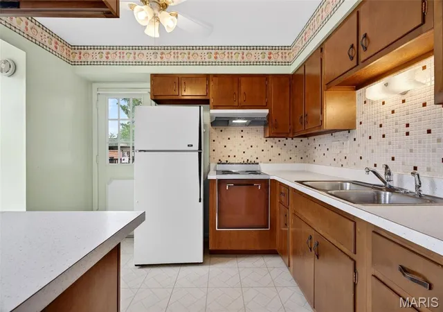 Listing Photo 5 - Condo for sale in building located at 808 Dumont Pl, St. Louis, MO 63125 - Unit #E