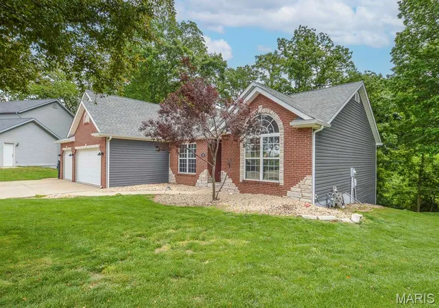 Photo 4 of Single family home for sale at 2452 Calico Ln, Maryville, IL 62062 | MLS# MIS26027434 | Listing updated on 2026-09-13