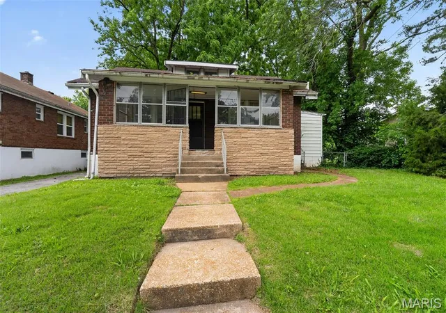 Photo 2 of Single family home for sale at 9450 Baltimore Ave, St Louis, MO 63114 | MLS# MIS26027536 | Listing updated on 2026-09-11