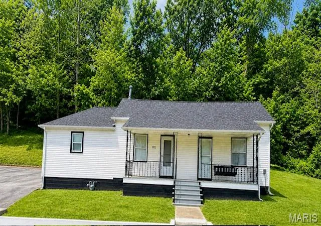 Photo 1 of Sale Pending at 207 N 1st St, Marble Hill, MO 63764 | MLS# MIS26027642 | Listing updated on 2026-09-14