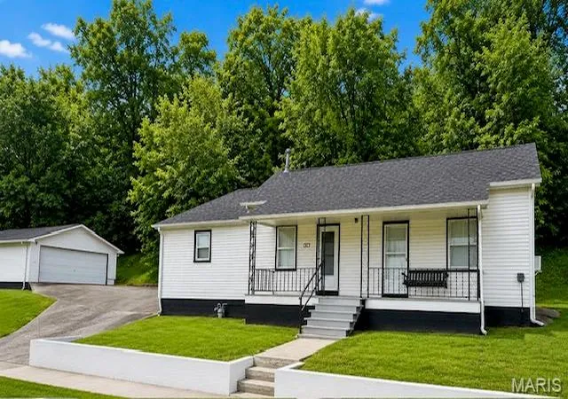 Photo 2 of Sale Pending at 207 N 1st St, Marble Hill, MO 63764 | MLS# MIS26027642 | Listing updated on 2026-09-14