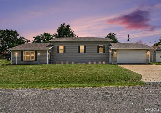 Photo 1 of Single family home for sale at 417 Young Ave, Dupo, IL 62239 | MLS# MIS26027788 | Listing updated on 2026-09-09