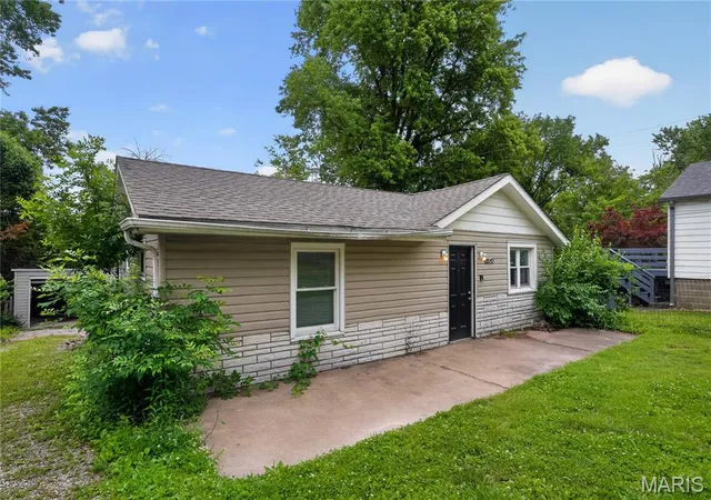 Photo 4 of Single family home for sale at 10040 Bon Oak Dr, St Louis, MO 63136 | MLS# MIS26027893 | Listing updated on 2026-09-23