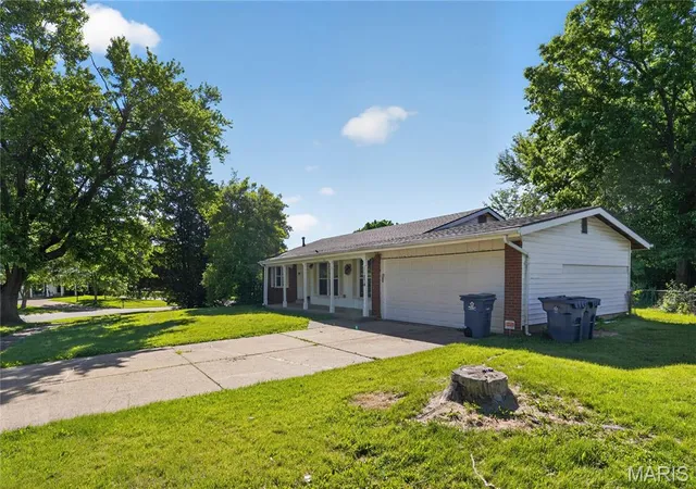 Photo 3 of Single family home for sale at 11874 Beckett Fall Rd, Black Jack, MO 63033 | MLS# MIS26027898 | Listing updated on 2026-09-11