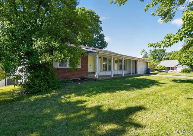 Photo 3 of Sale Pending at 11874 Beckett Fall Rd, Black Jack, MO 63033 | MLS# MIS26027898 | Listing updated on 2026-10-13