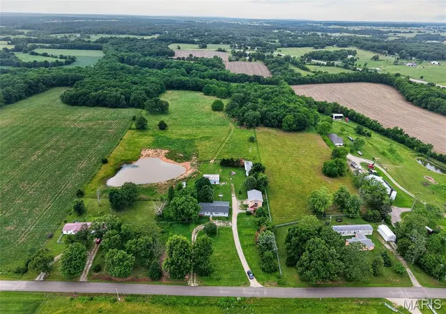 Photo 4 of Single family home for sale at 21725 Owl Dr, Lebanon, MO 65536 | MLS# MIS26028374 | Listing updated on 2026-09-23