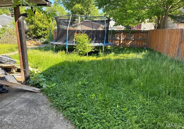 Photo 3 of Sale Pending at 521 E A St, Belleville, IL 62220 | MLS# MIS26028464 | Listing updated on 2026-09-14