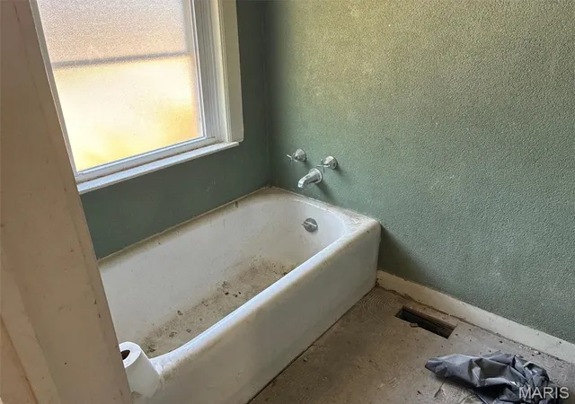 Photo 3 of Sale Pending at 521 E A St, Belleville, IL 62220 | MLS# MIS26028464 | Listing updated on 2026-09-14