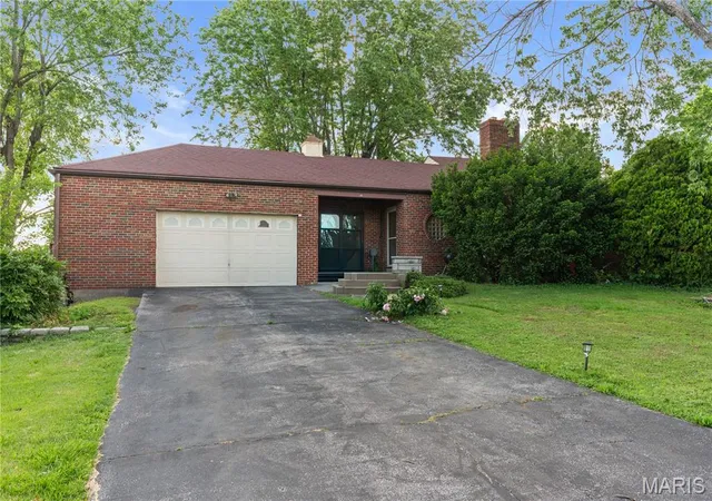 Photo 3 of Single family home for sale at 701 Garlyn Ct, St Louis, MO 63123 | MLS# MIS26028486 | Listing updated on 2026-09-11