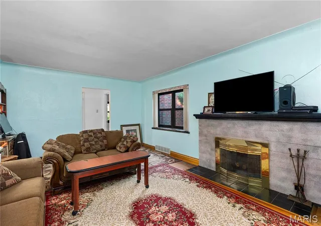 Photo 3 of Single family home for sale at 701 Garlyn Ct, St Louis, MO 63123 | MLS# MIS26028486 | Listing updated on 2026-09-11