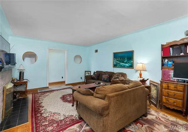 Photo 4 of Single family home for sale at 701 Garlyn Ct, St Louis, MO 63123 | MLS# MIS26028486 | Listing updated on 2026-09-11